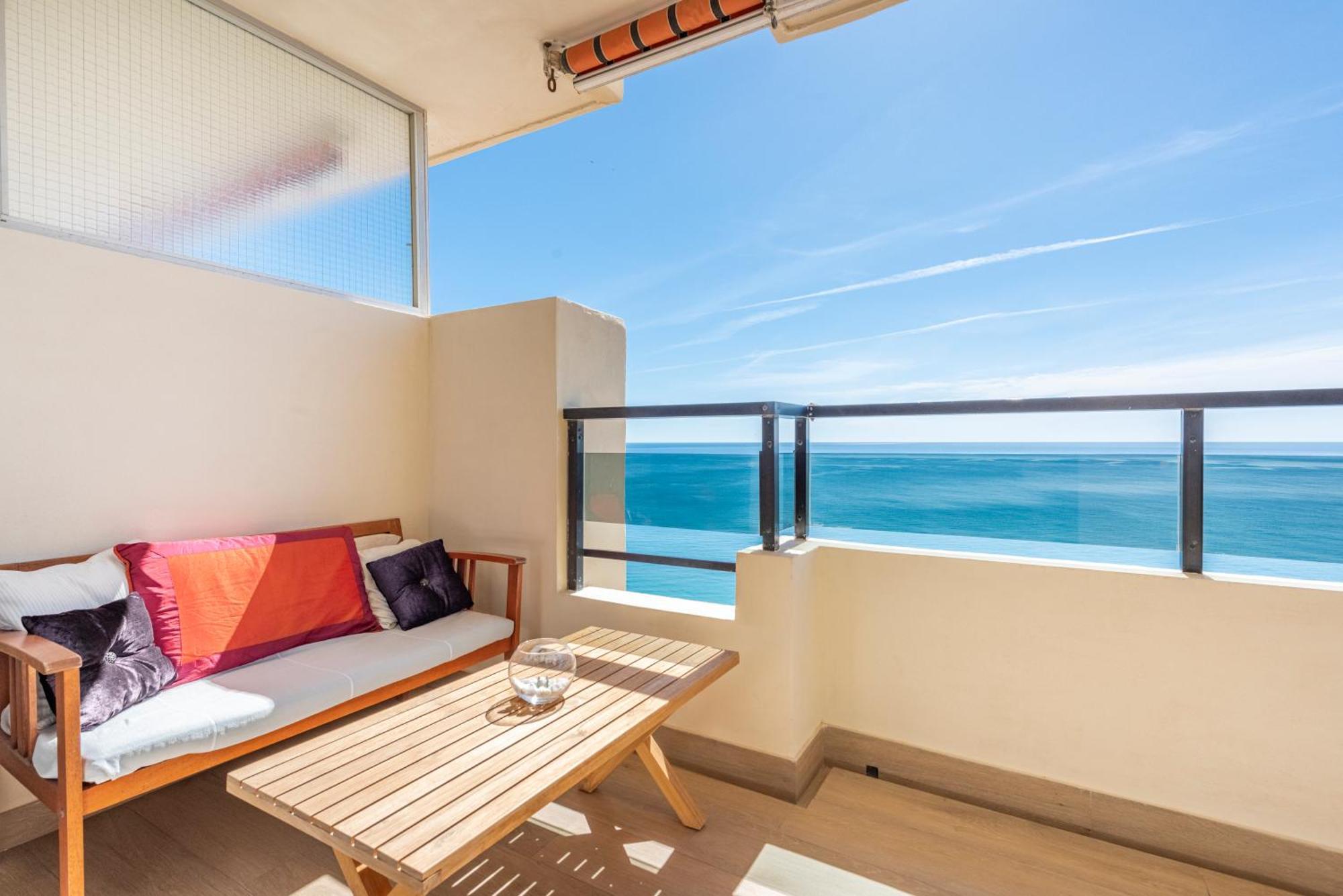 Beachfront -- New Luxury Apartment -- 1ª Linea Playa -- Fuengirola City Center -- Private Parking -- Panoramic Sea Views -- Exteriör bild