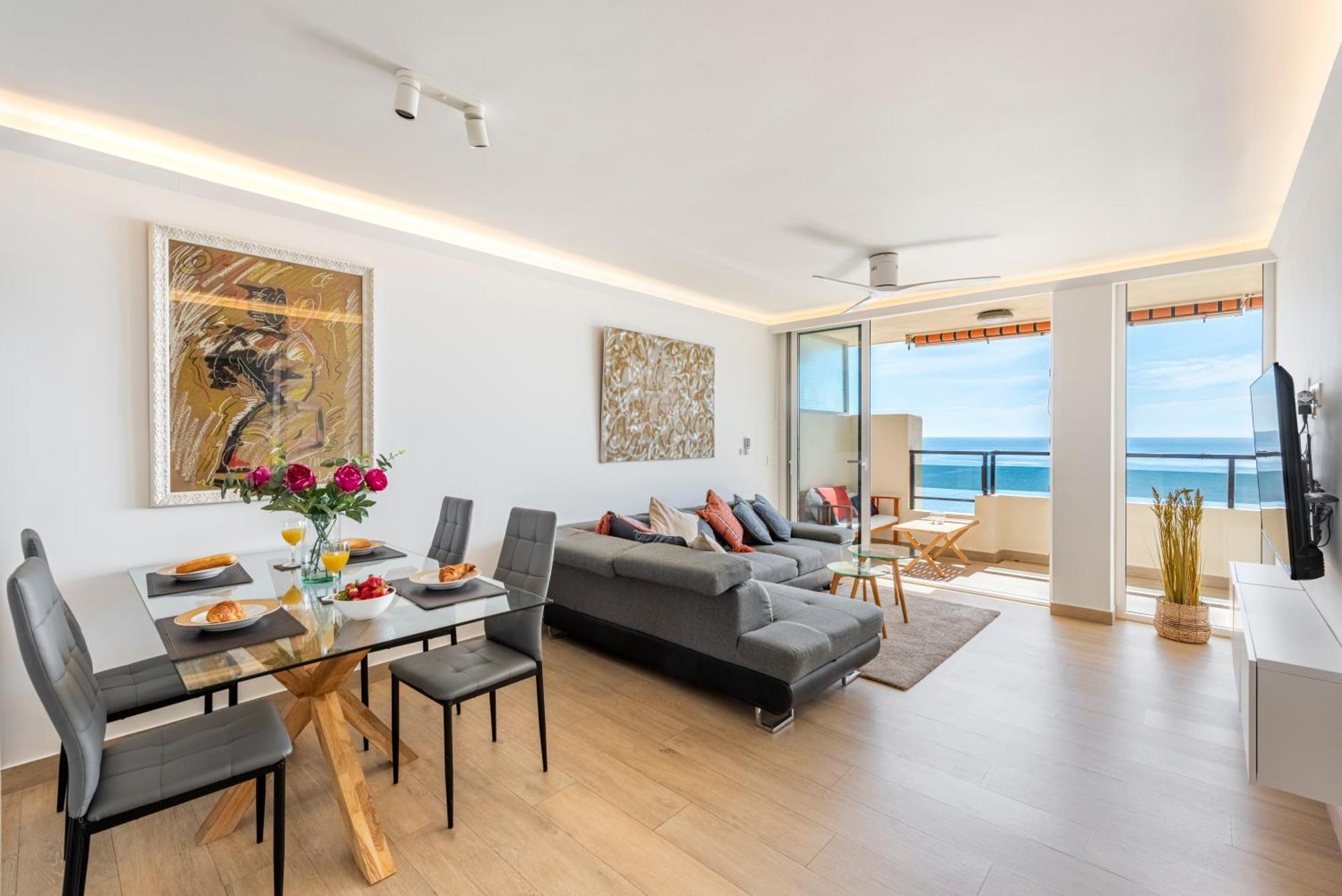Beachfront -- New Luxury Apartment -- 1ª Linea Playa -- Fuengirola City Center -- Private Parking -- Panoramic Sea Views -- Exteriör bild