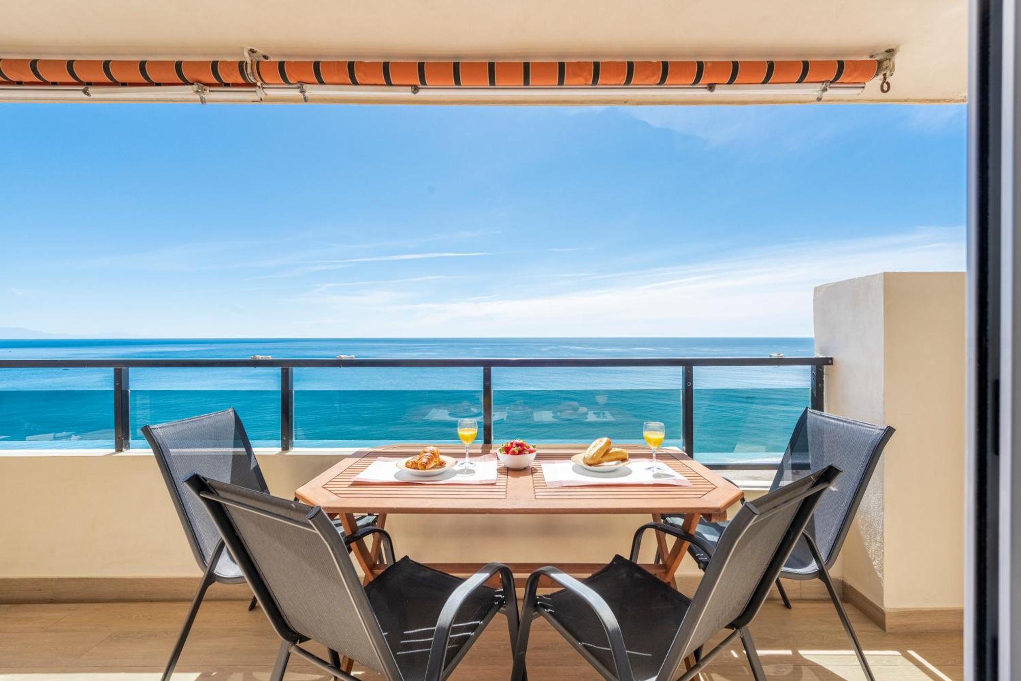 Beachfront -- New Luxury Apartment -- 1ª Linea Playa -- Fuengirola City Center -- Private Parking -- Panoramic Sea Views -- Exteriör bild